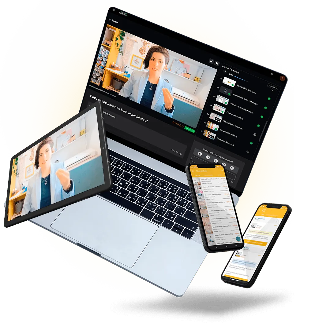 Área de alunas do Cola que é Sucesso aberta em notebook, tablet e dois celulares, mostrando a aula em vídeo, a lista de conteúdos e a loja no marketplace
